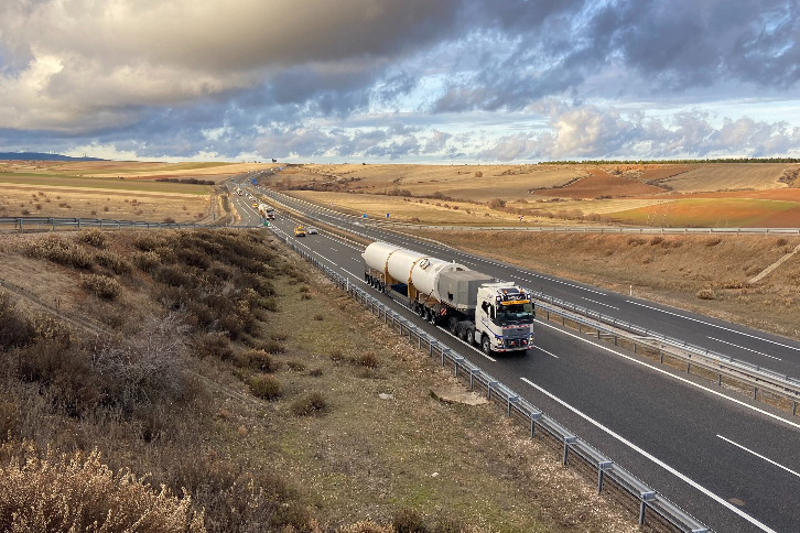 O transporte dos tanques de armazenamento de hidrogênio renovável