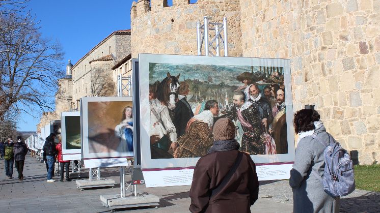 'El Prado en las calles' hace parada junto a la muralla de Ávila
