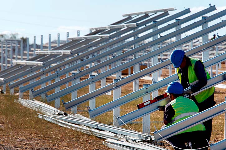 Iberdrola has begun installing its first photovoltaic plants in Portugal with 86 MW.