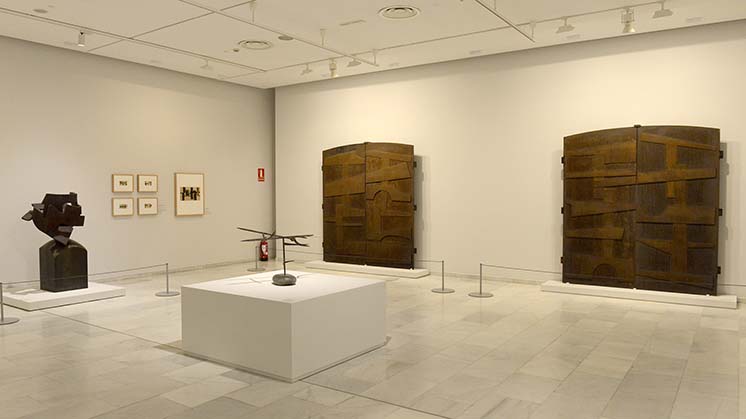 The exhibition brings together for the first time the work of both Basque artists. Photograph courtesy of the Bancaja Foundation.
