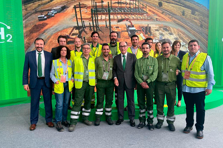 Chairman Ignacio Galán with Iberdrola employees.