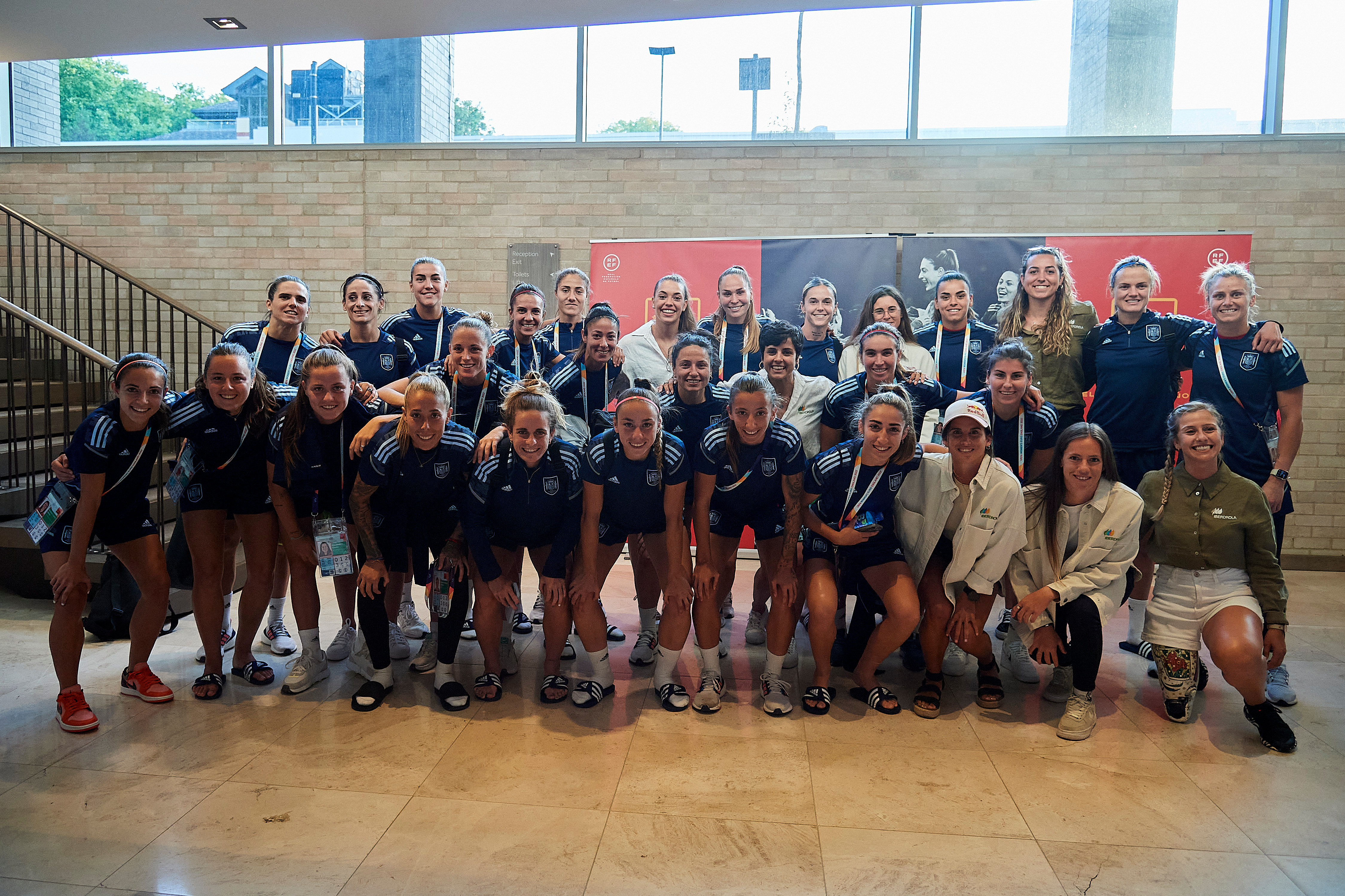 La élite del deporte femenino anima a la Selección de Fútbol antes de su encuentro ante Alemania