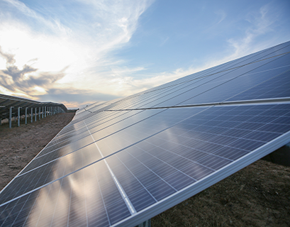 The EIB will finance photovoltaic plants and wind farms in several Spanish municipalities, mainly located in rural areas of Castilla y León and Extremadura.