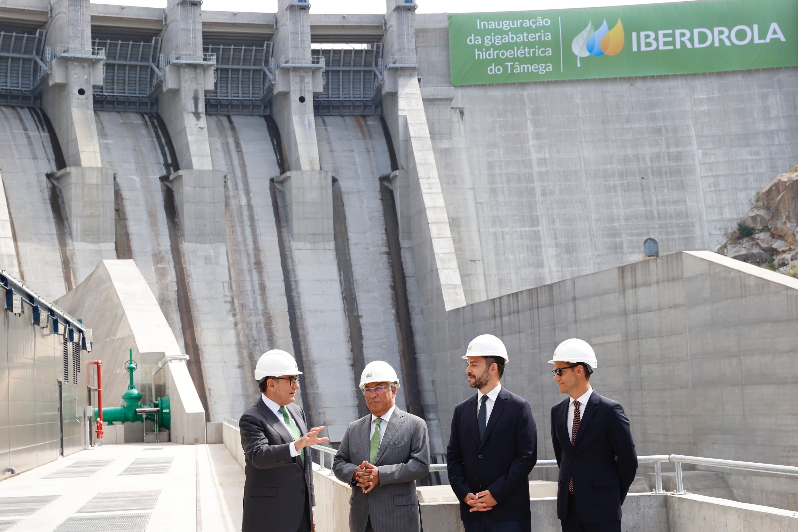 Iberdrola reafirma o seu compromisso com Portugal, onde irá aumentar os investimentos nos próximos anos para 3.000 milhões de euros para parques eólicos e centrais solares.
