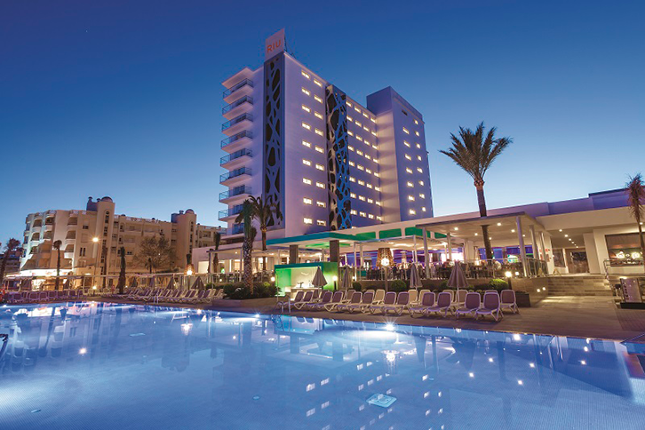 Iberdrola y RIU Hotels & Resorts han firmado un contrato a largo plazo para el suministro de energía verde a los hoteles y sede central de la compañía hotelera tiene en España