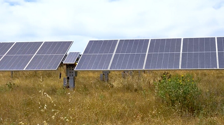 Francisco Pizarro photovoltaic plant (Spanish version)