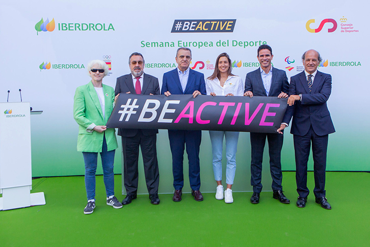 From left to right: Marta Arce, Paralympic judoka and Iberdrola ambassador, Miguel Carballeda, President of the CPO, José Manuel Franco, President of the CSD, Laura Ester, captain of the water polo team, David Gracia, Director of Global Marketing and Digitalisation of Iberdrola and Manuel Parga, Marketing Director of the COE.