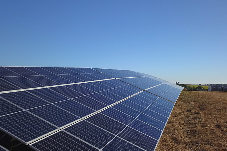 A instalação solar, que será construída e operada pela Iberdrola Renouvelables France, ocupará 77 hectares e terá cerca de 100.000 módulos fotovoltaicos.