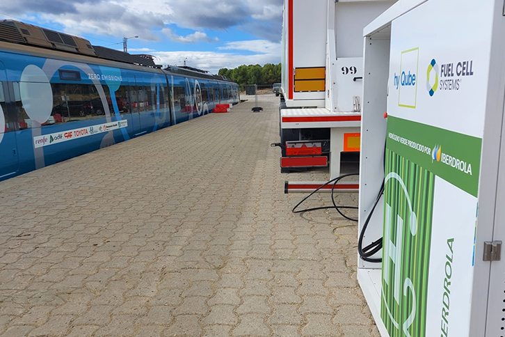 Estación de recarga y tren propulsado por hidrógeno