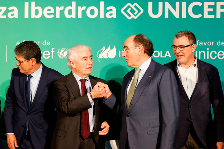 El presidente de Iberdrola, Ignacio Galán (tercero por la izquierda) en el Centro de Referencia Nacional de Formación y Empleo de Leganés (CRN Leganés), y el presidente de UNICEF España, Gustavo Suárez Pertierra (segundo por la izquierda), en la presentación de la alianza con la agencia de las Naciones Unidas.