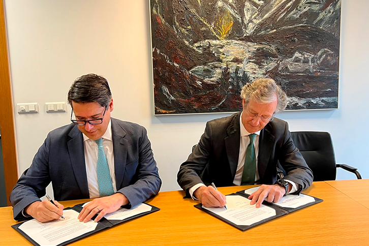 Ricardo Mourninho Félix, vicepresidente del BEI, y José Sainz, director financiero de Iberdrola.