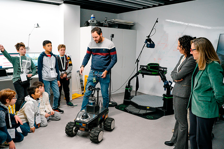 Presentation of the R0V3RT robot to FIRST LEGO schoolchildren