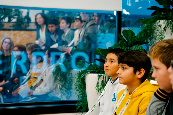Under the slogan, 'The electricity grid becomes smart', the children - aged between 10 and 11 - were able to get to know Iberdrola's Global Smart Grids Innovation Hub in Larraskitu.