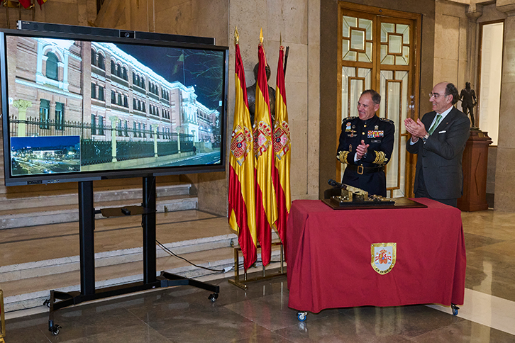 Lieutenant General Francisco de Paula Bisbal Pons with Ignacio Galán, Executive Chairman of Iberdrola.