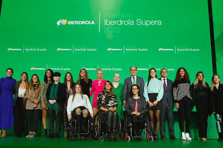The president, Ignacio Galán, with the athletes at the 2022 edition.