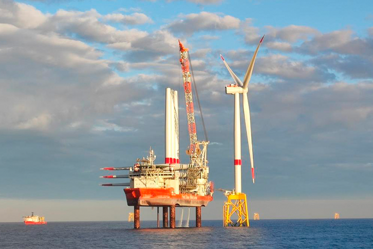 El presidente de Iberdrola, Ignacio Galán, ha reconocido el trabajo de los empleados del parque eólico marino de Saint-Brieuc, el primer proyecto a gran escala de eólica marina en Bretaña