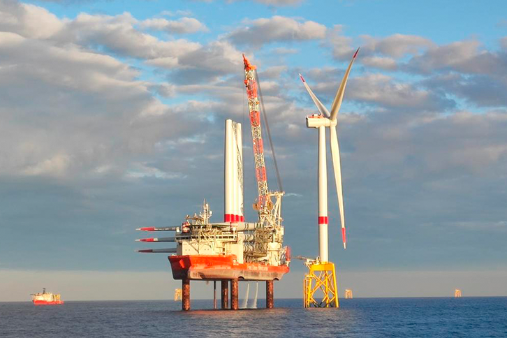 The installation of the first of 62 wind turbines equipping the Saint-Brieuc wind farm was carried out on May 12 by Siemens Gamesa Renewable Energy, contractor of Iberdrola.