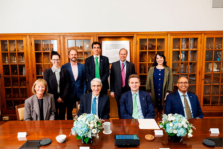 Iberdrola's collaboration with Yale University for research and educational cooperation strengthens the company's ties with the academic world.