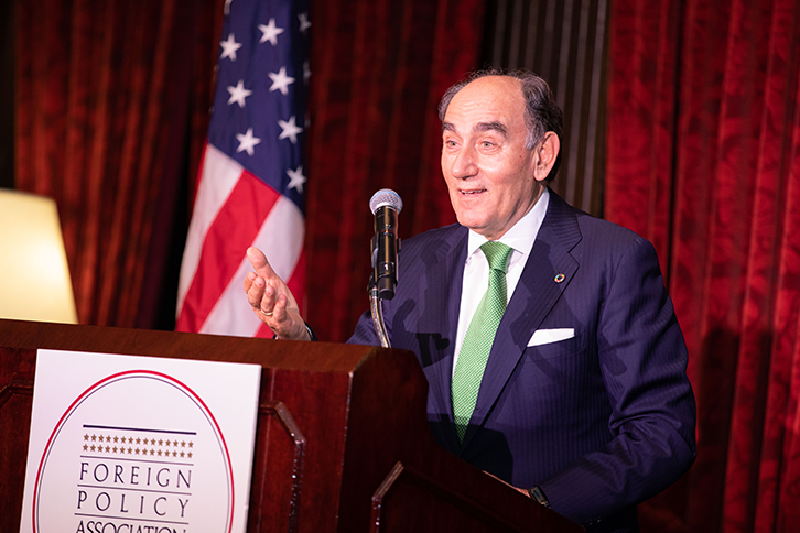 Ignacio Galán durante seu discurso no gala da Foreign Policy Association.