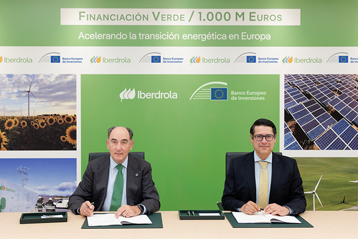 Iberdrola's Executive Chairman, Ignacio Galán, together with EIB Vice-President, Ricardo Mourinho Félix