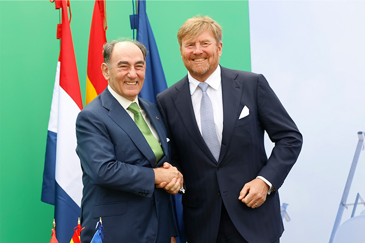 O presidente executivo da Iberdrola, Ignacio Galán, com Sua Majestade o Rei Guilherme Alexandre.