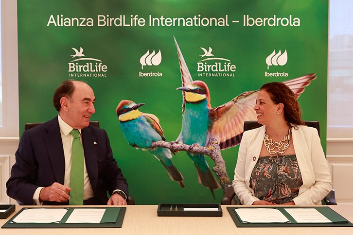 Ignacio Galán, presidente executivo da Iberdrola, com Patricia Zurita, CEO da Birdlife International.