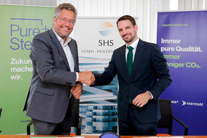 Felipe Montero, CEO da Iberdrola Alemanha, cumprimenta Karl-Ulrich Köhler, Presidente do Conselho de Administração da SHS.