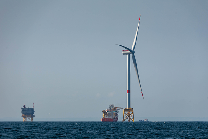 El presidente de Iberdrola, Ignacio Galán, ha reconocido el trabajo de los empleados del parque eólico marino de Saint-Brieuc, el primer proyecto a gran escala de eólica marina en Bretaña