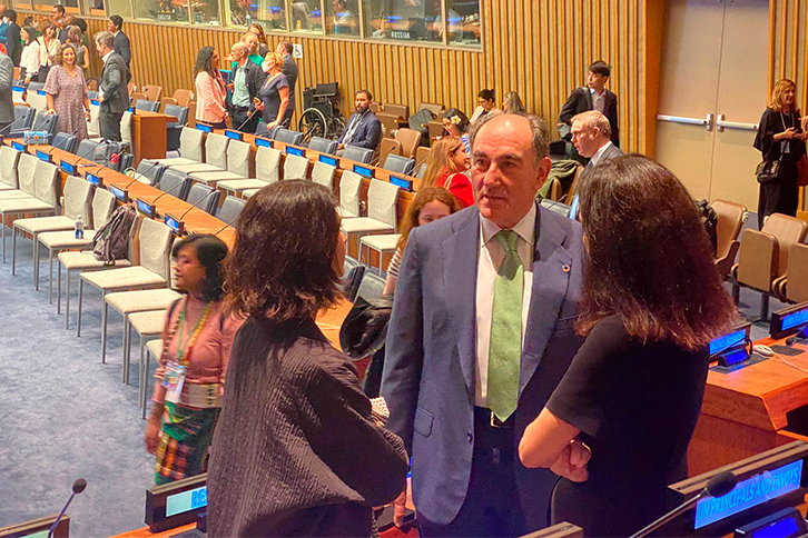 O Presidente Executivo da Iberdrola, Ignacio Galán, apresentou hoje o Plano de Transição Climática certificado ao Secretário-Geral da ONU, António Guterres, numa reunião especialmente convocada no âmbito da Assembleia Geral da ONU, em Nova Iorque.