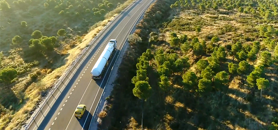 Espectacular transporte de tanques de hidrógeno verde