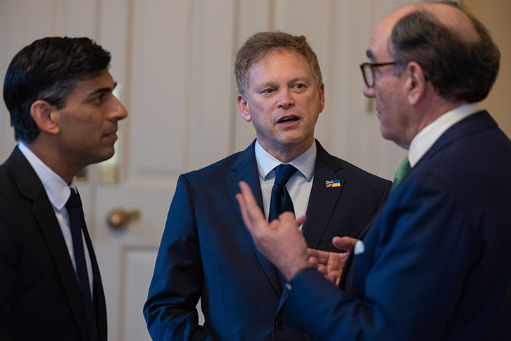 Ignacio Galán, presidente de Iberdrola, Rishi Sunak, primer ministro británico, y Grant Shapps, secretario de Estado de Defensa del Reino Unido.