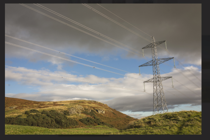 A Iberdrola, por meio da ScottishPower, sua subsidiária no Reino Unido, lança uma licitação no valor de 5,4 bilhões de libras esterlinas para melhorar a infraestrutura de rede elétrica local.
