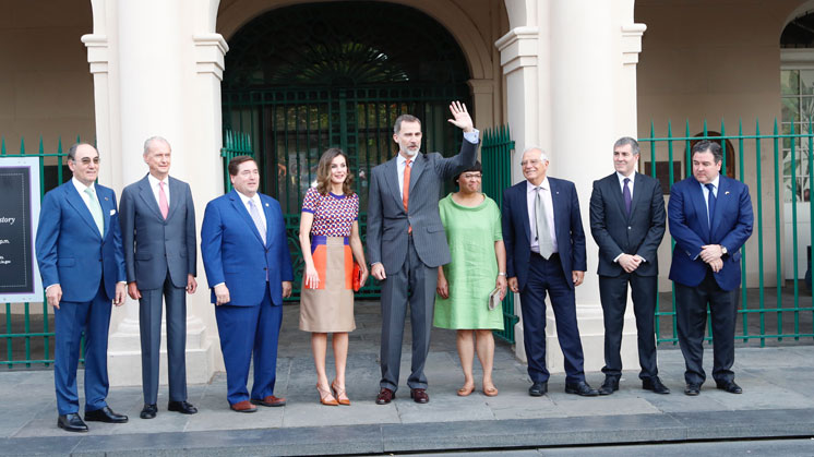 Suas Majestades os Reis da Espanha visitaram a exposição, acompanhados pelo presidente da Iberdrola, Ignacio Galán.