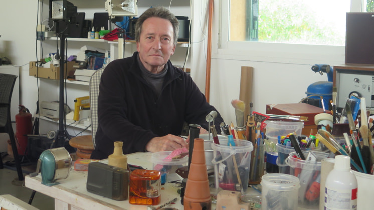 José Manuel Broto, an artist whose work is featured in the Iberdrola collection, in his studio workshop.