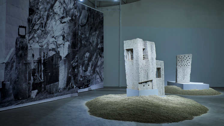 Granite sculpture from the Iberdrola Collection that forms part of the artistic presentation.