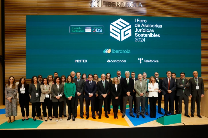 Foto de familia de los participantes en el I Foro de Asesorías Jurídicas Sostenibles