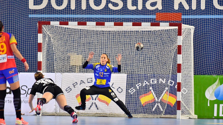 Silvia Navarra is the goalkeeper of the Spanish team.