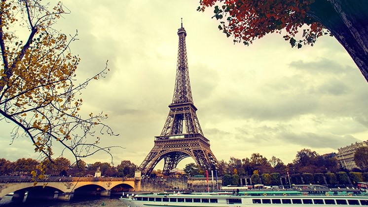 A Torre Eiffel (França), o símbolo do país e de sua capital.