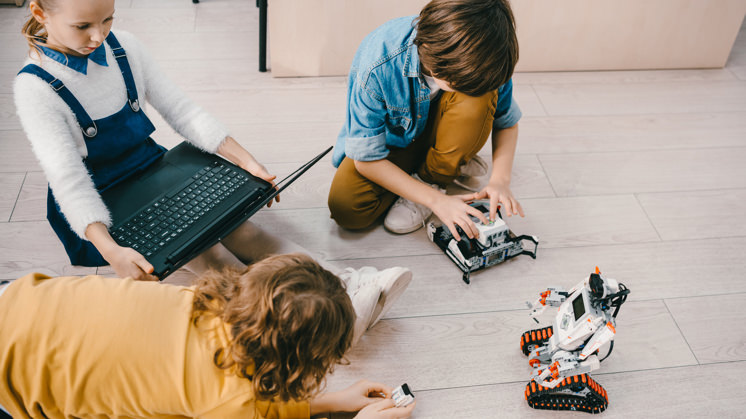 La robótica educativa permite construir y programar de forma sencilla un robot.