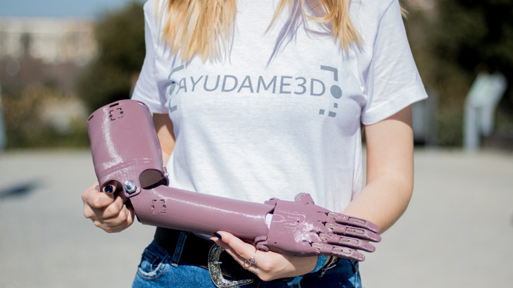 Ayúdame3D manufactures prostheses with 3D printers and takes them anywhere in the world.