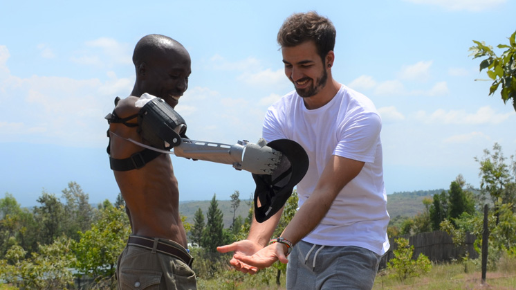 Ayúdame3D manufactures prostheses with 3D printers and takes them anywhere in the world.