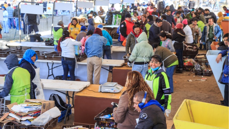 Este mercado del trueque tiene un marcado carácter educativo: enseña cómo reciclar y cómo generar menos residuos. Foto: SEDEMA