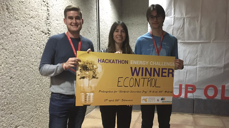 Integrantes del equipo Econtrol, ganadores del Energy Challenge Hackathon.