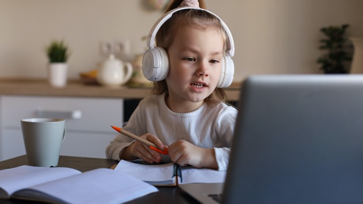 A educação em casa é possível graças à inclusão das TICs.