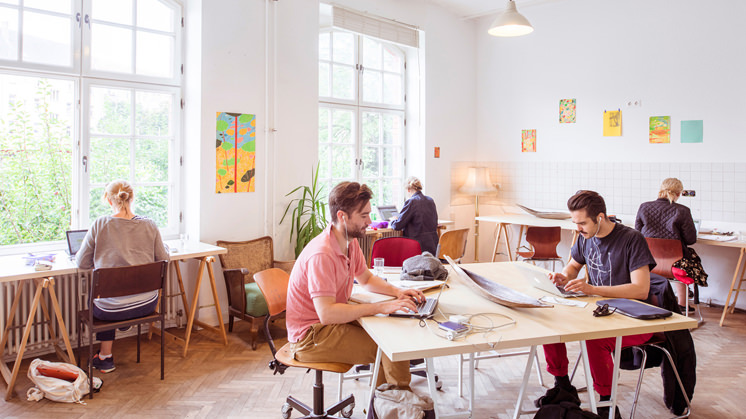 Exemplo de 'coworking' ou espaço de trabalho cooperativo.