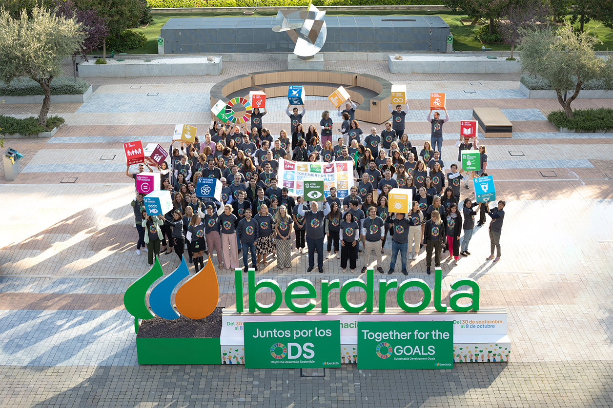 Empleados de Iberdrola celebrando el día de los ODS.