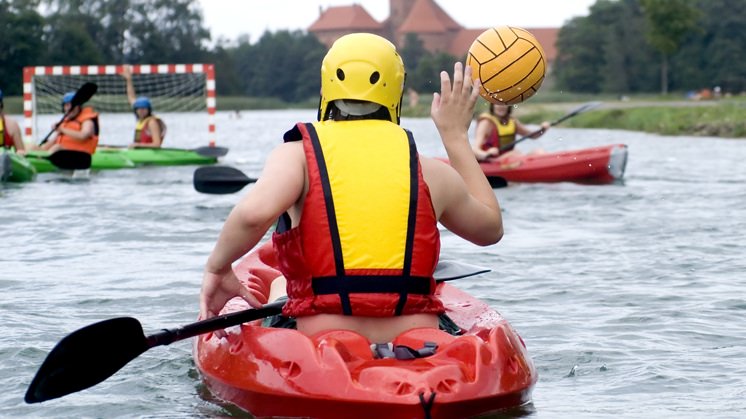 Jugador de kayak polo