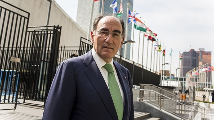 Ignacio Galán diante da sede da ONU em Nova York.