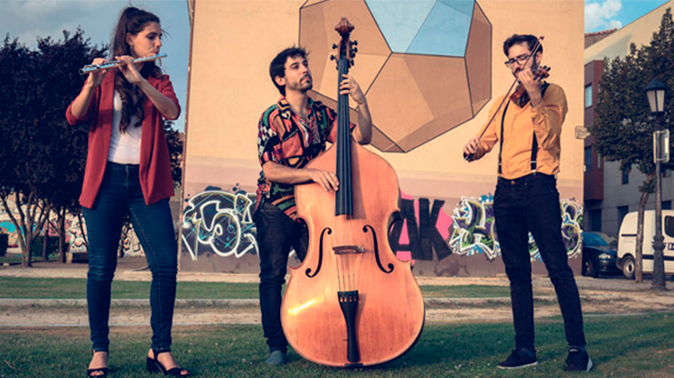 Vandalia Trío es un grupo de cámara integrado por Irene Jiménez Fernando García y Pablo Estébanez (flauta, violín y contrabajo).