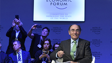 galan_debate_davos